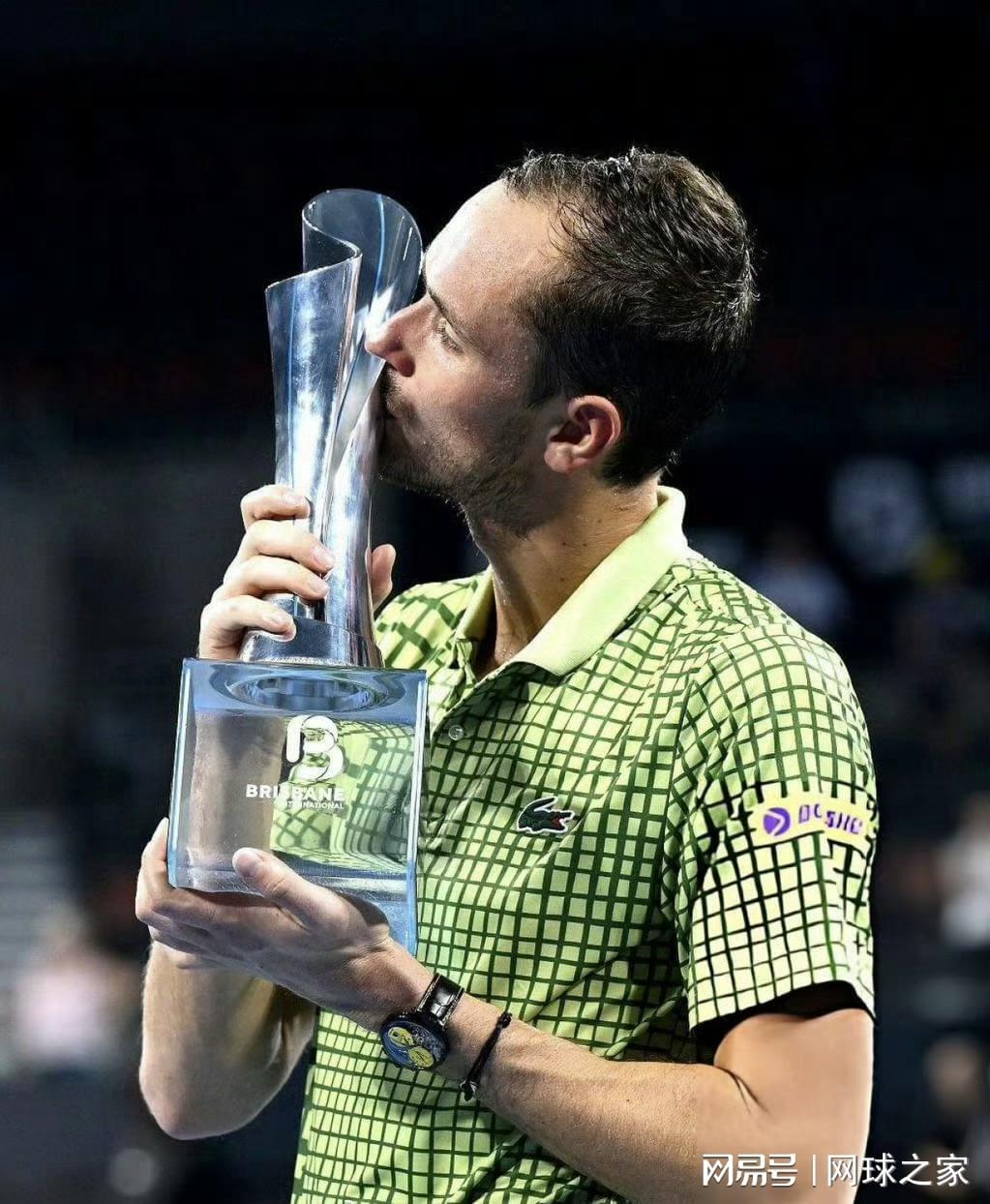 开云-爱游戏-22冠，22城：梅德韦杰夫新赛季首冠献给小女儿的生日礼物