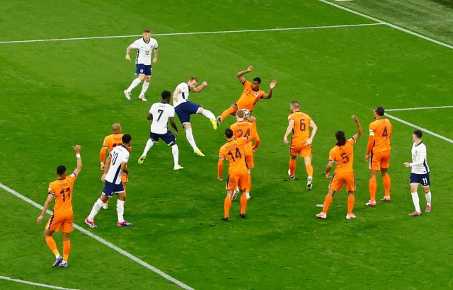 英格兰获点引争议 英名宿&amp;专家：不该判点球