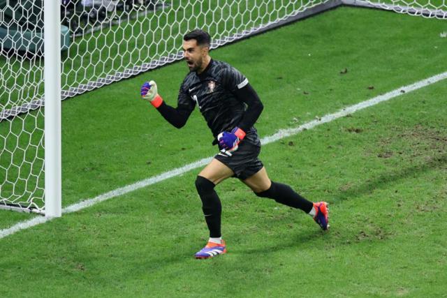 开云-爱游戏-点球3连扑！当年被C罗安慰的科斯塔今天救了C罗