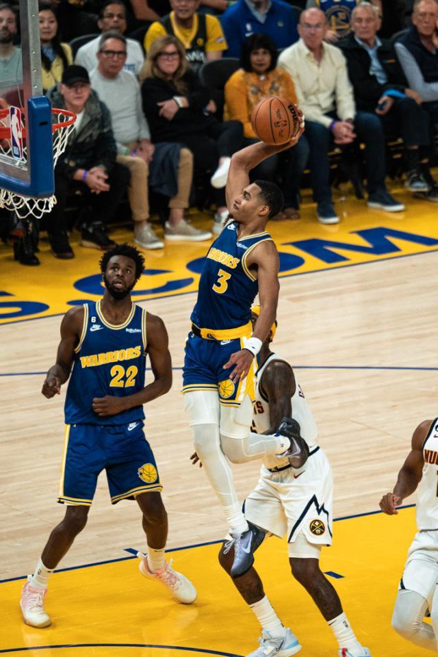 开云体育平台-【现场】复古之夜勇士遗憾输球 新赛季将迎接新挑战