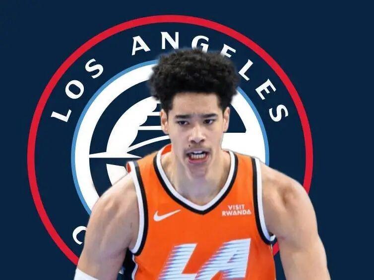 Kaiyun Sports-开云体育-疼到锤地!小卡新大腿伤了!3节29+8,快船直冲第8!