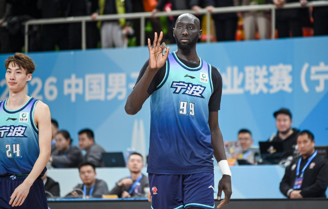 开云体育平台-CBA数据王出炉：外援5项第一 李添荣三分王周琦本土篮板王